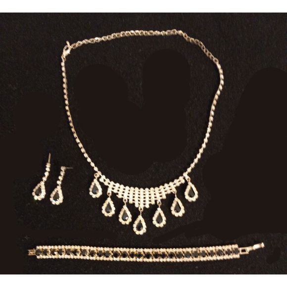 Elegant Romance 3 Piece Silver Tone Necklace Set Matching Bracelet and Earings - Picture 2 of 11
